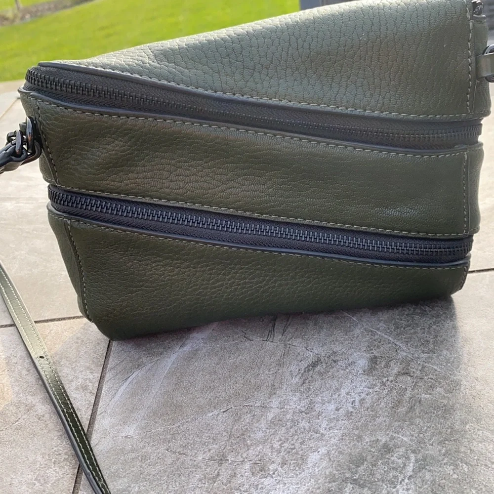 Marc Jacobs REVERSIBLE leather Crossbody / Creme /Hunter Green, GOAT leather